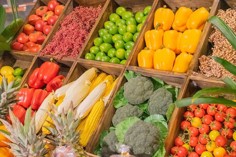 市場に並ぶ野菜-