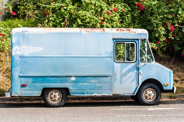 青い移動販売車-