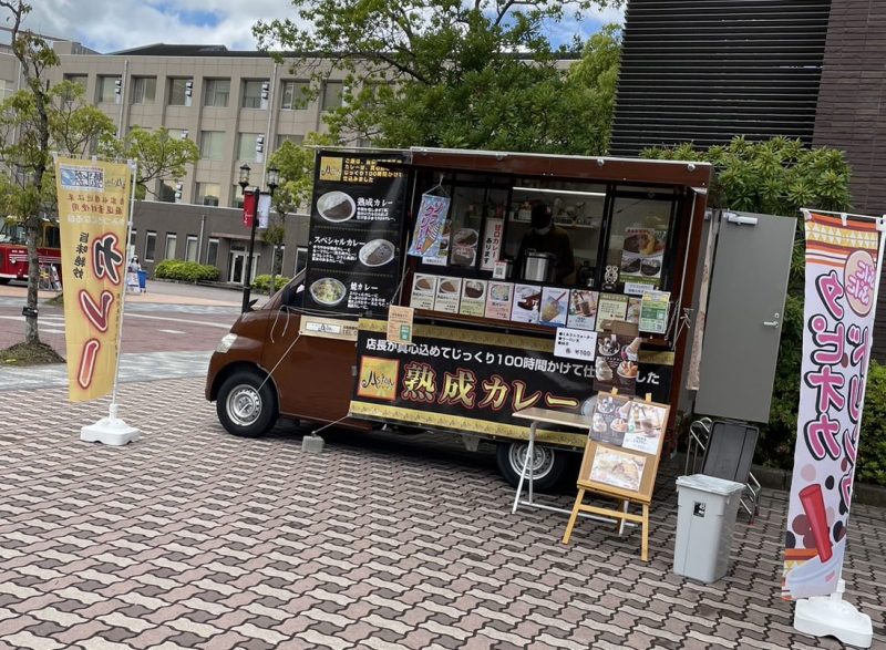 カレーダイニングAsian様のキッチンカーを製作しました！